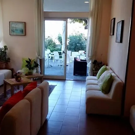 Lorena מלון קרביה